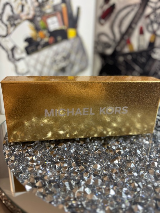 Michael Kors Ivory Leather Logo Belt - Picture 5 of 5